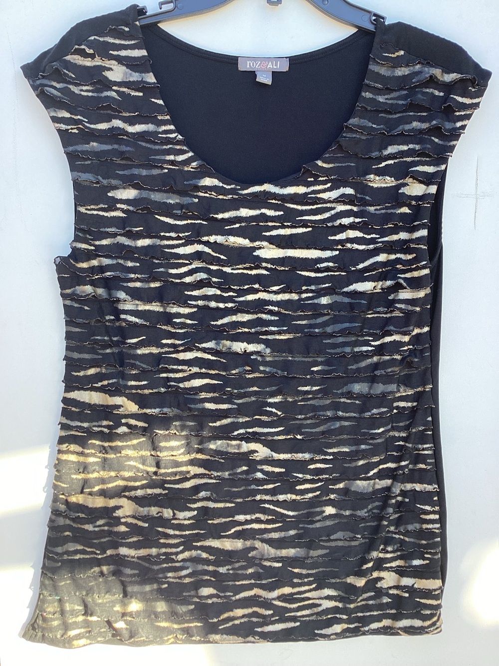 Roz & Ali Black and Gold Textured Sleeveless Scoop Neck Tank